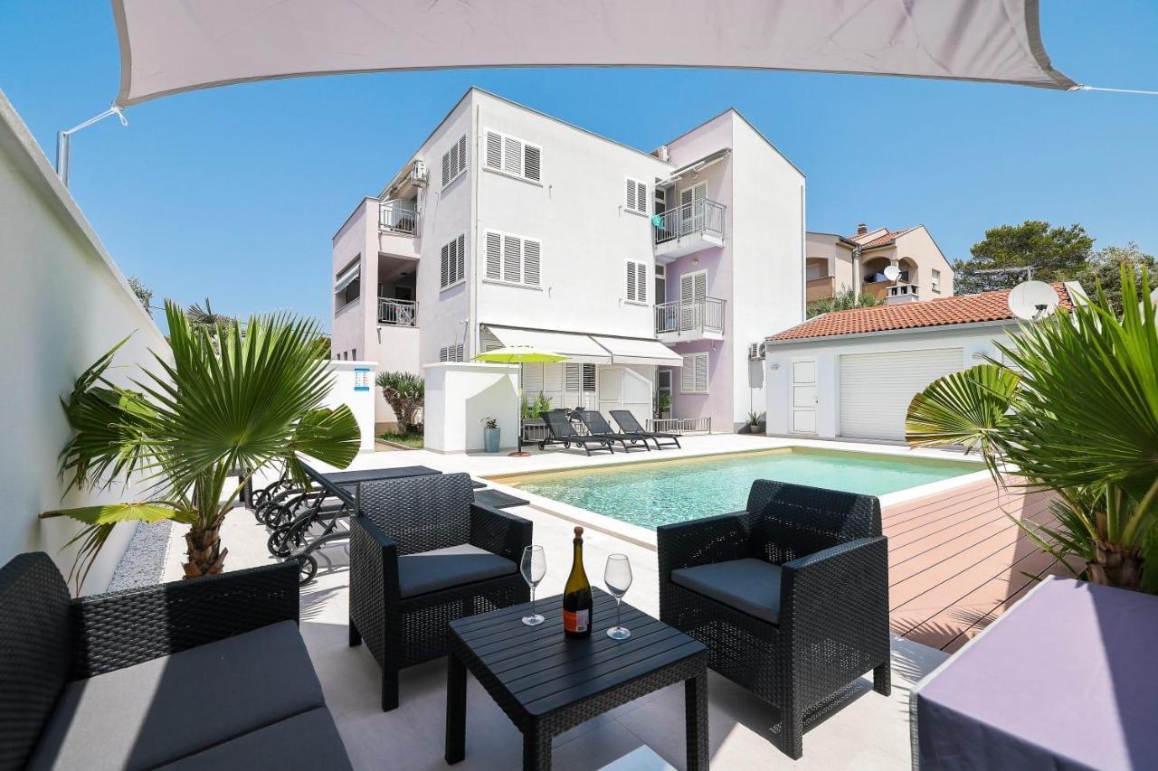 Apartment Leona *