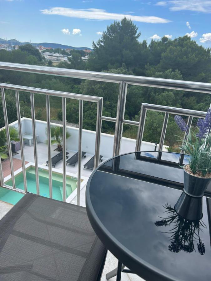 Leona Apartment