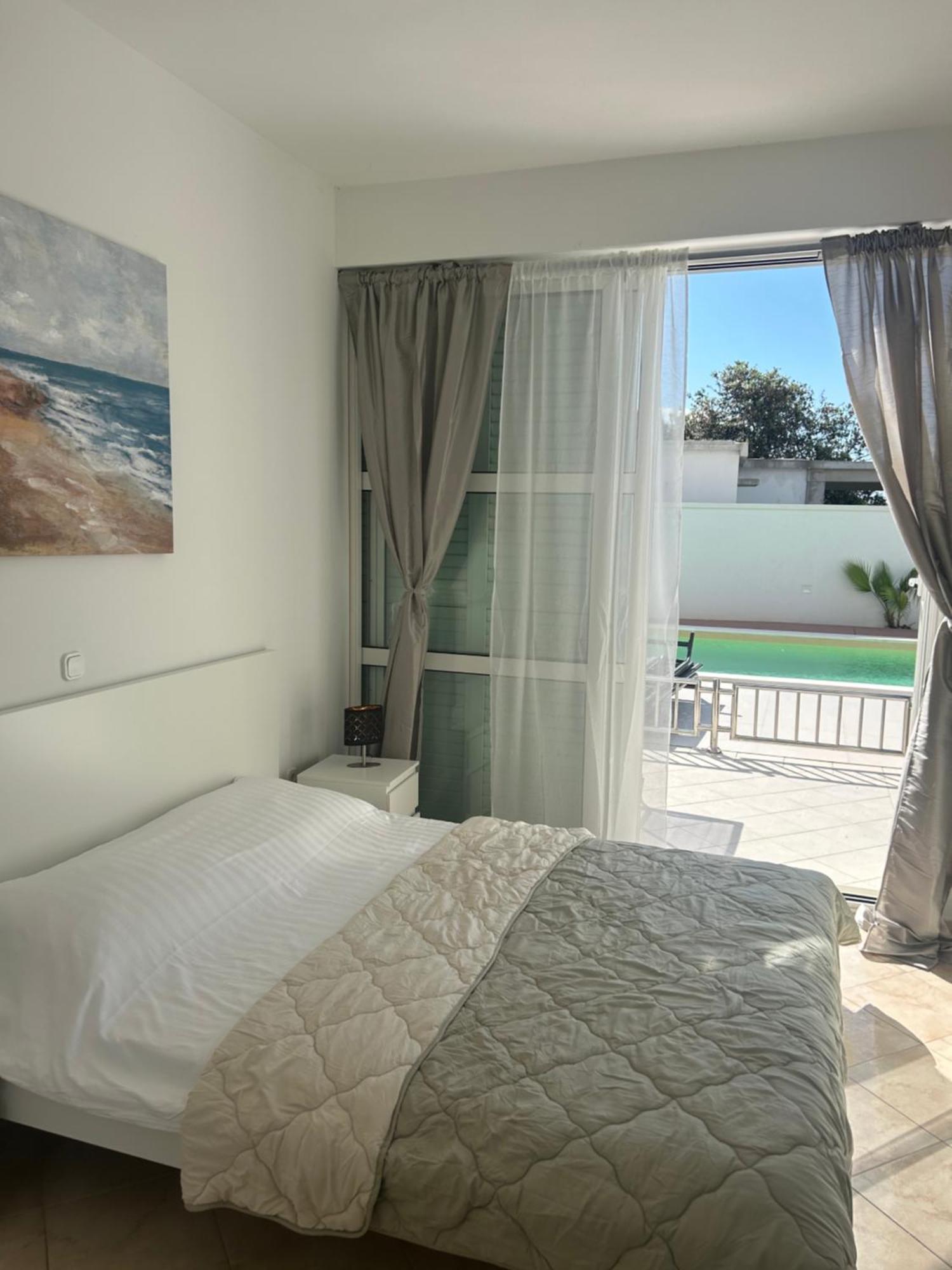 Leona Apartment *