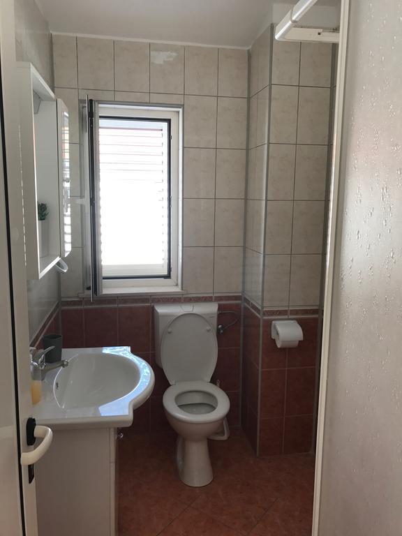 Leona Apartment